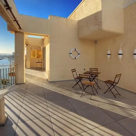 Maestroparada Beachfront Terrace Appartamento *